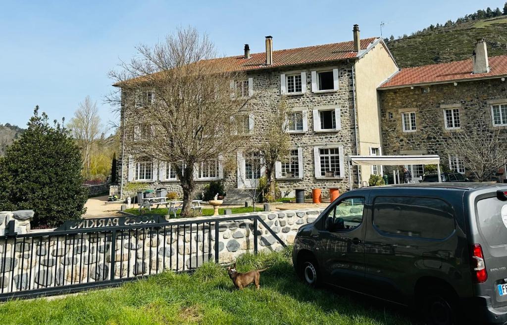 Goudet Hotel | HL Hotel de la Loire
