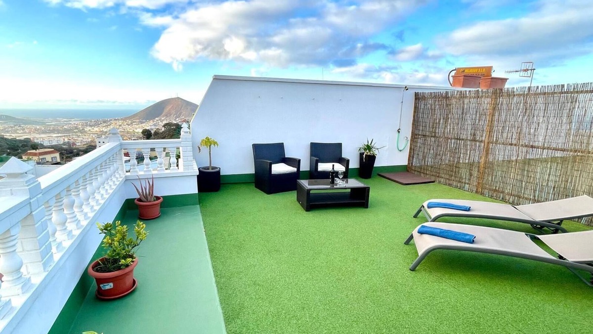Santa Maria de Guia de Gran Canaria House | Hliday Home Vivienda Vacacional Casa Anthony with Sea View, Terrace & Wi-Fi