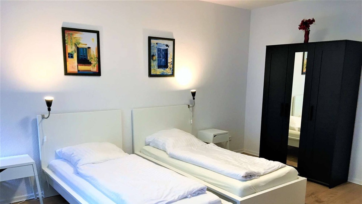 Dreikonigenviertel Apartment | HÖ01 large apartment with dryer and washing machine