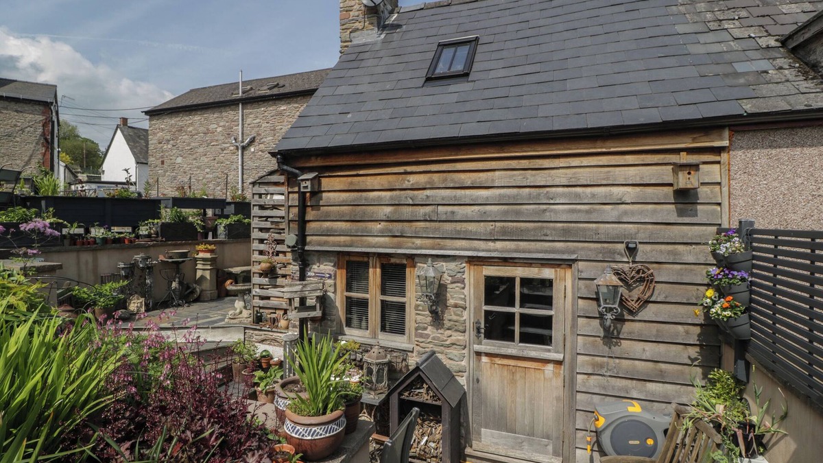 Hay on Wye Cottage | HOARDERS COTTAGE, romantic, luxury holiday cottage in Hay-On-Wye