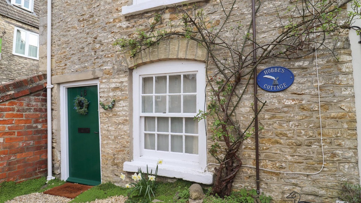 Malmesbury Cottage | HOBBES COTTAGE, character holiday cottage in Malmesbury