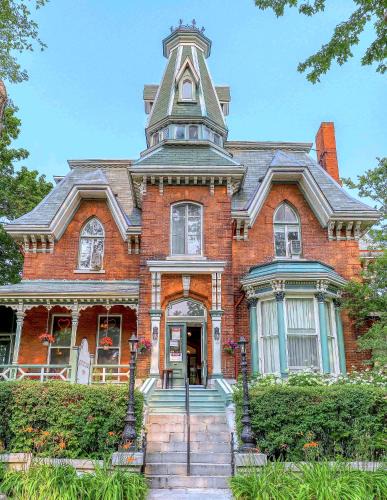 Kingston Bed & Breakfast | Hochelaga Inn
