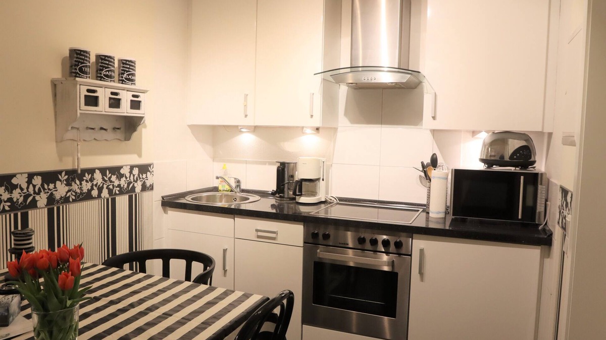 Fleckeby Apartment | Hof Eckhorst, Apartment Black and White