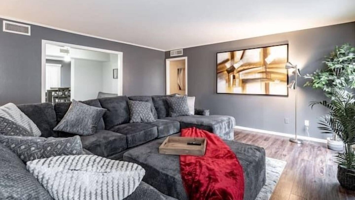 Lubbock Apartment | Hoff Gardens 9 - 2BR 2BA - Downtown Lubbock