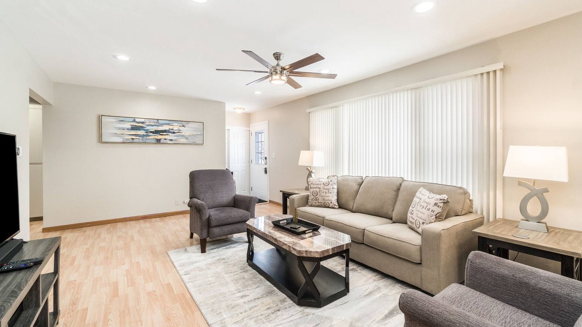 Schaumburg House | Hoffman Estates Rental