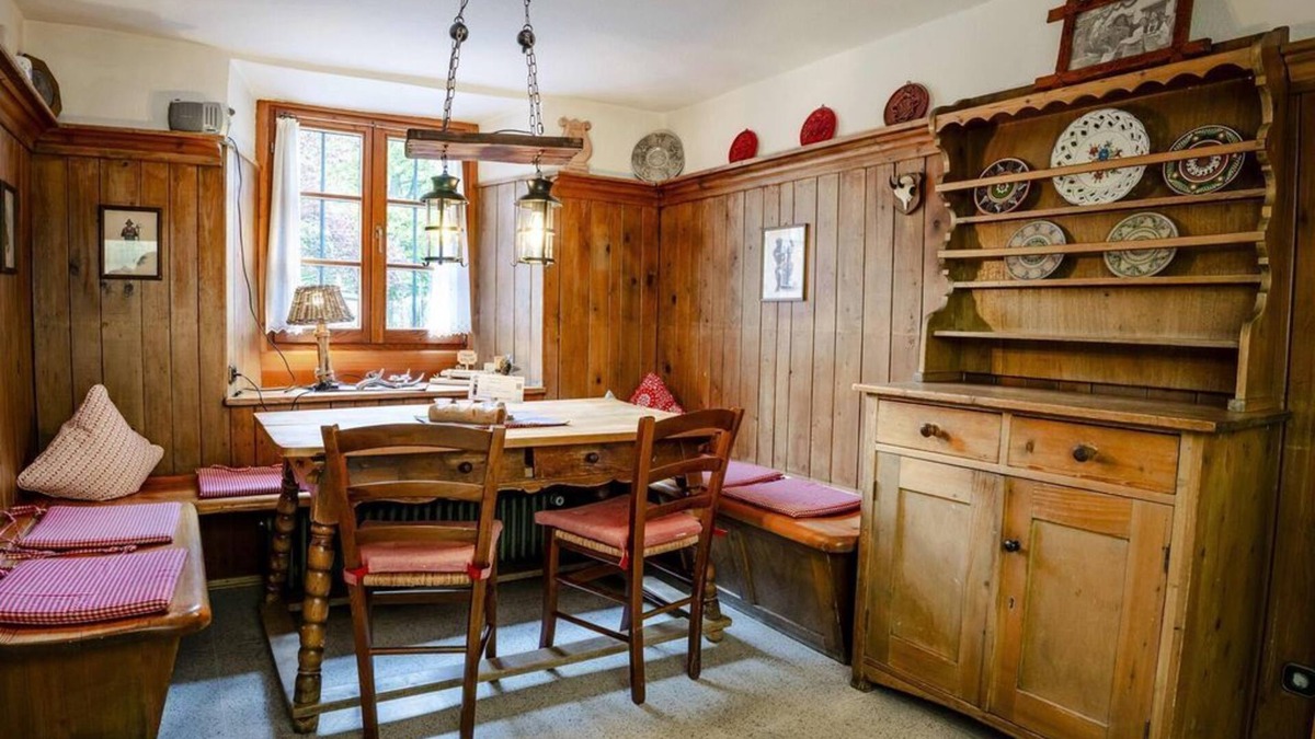 Mittenwald Apartment | "Hoglhaus" - Holiday home/4 bedrooms/you, bathroom, WC - Hoglhaus and Malerwinkel