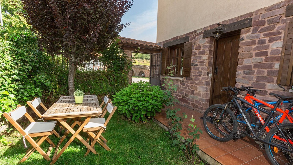 Fresneda de la Tiron House | Holiday Home "Rustic Lodging Fresneda" with Mountain View & Garden