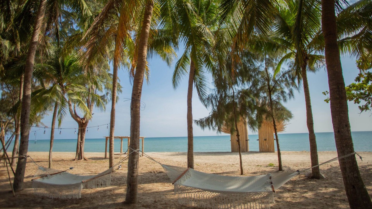 Ke Ga Resort | Hola Beach-Beach Club & Eco Glamping Resort