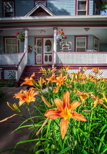 Colorado Springs Bed & Breakfast | Holden House 1902 Bed & Breakfast Inn