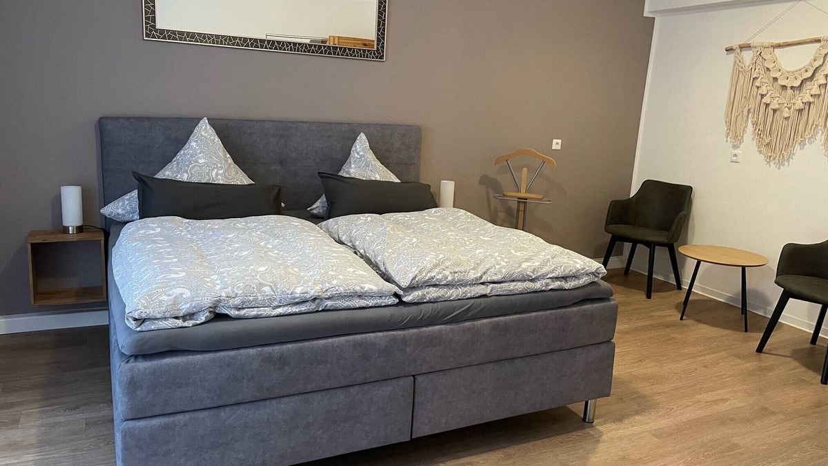 Elkeringhausen Apartment | Holiday house (100m2) with fireplace, large terrace, mountain and lake views