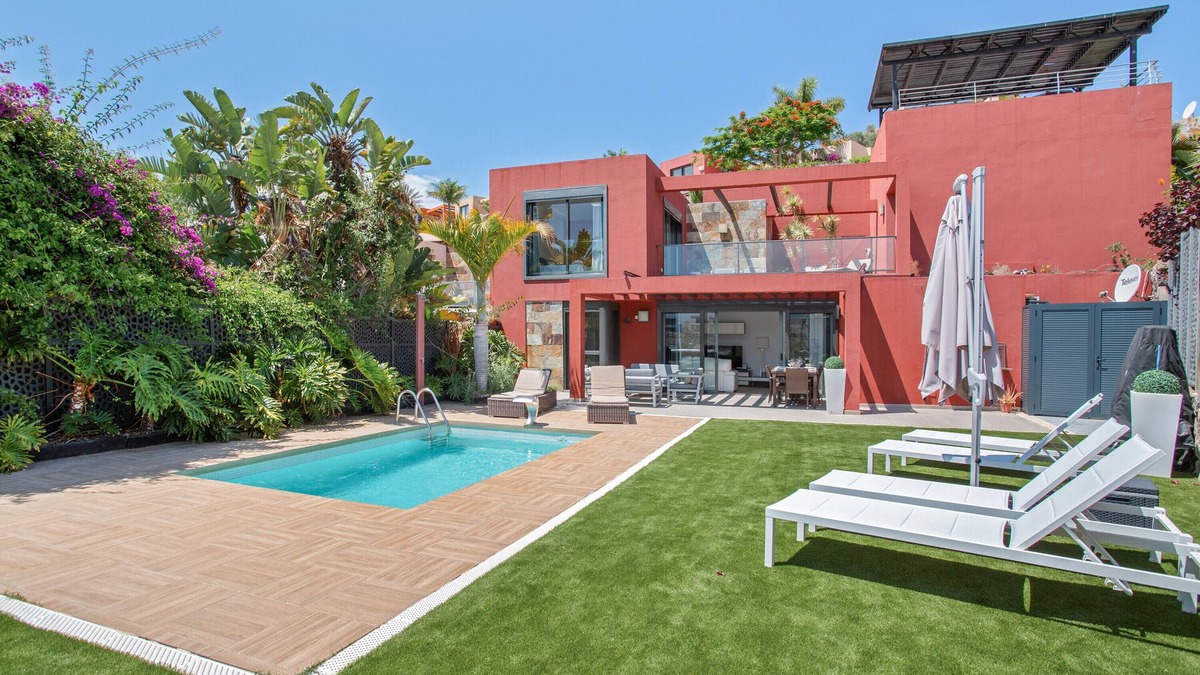 Salobre Villa | Holiday Villa 'Alexandria's Retreat' with Sea Views, Wi-Fi and Air Conditioning