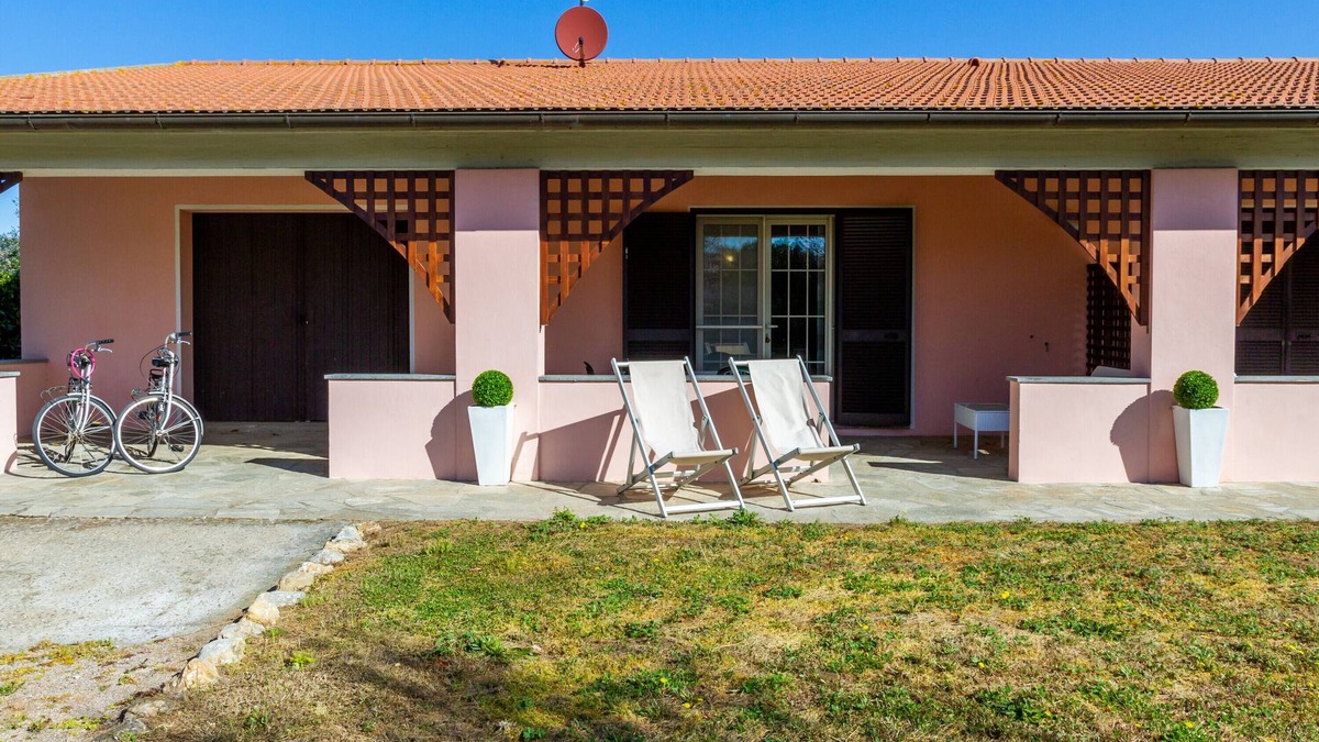 Pian di Rocca House | Holiday Home 'Casa Attila ' with Shared Garden, Wi-Fi and Air Conditioning