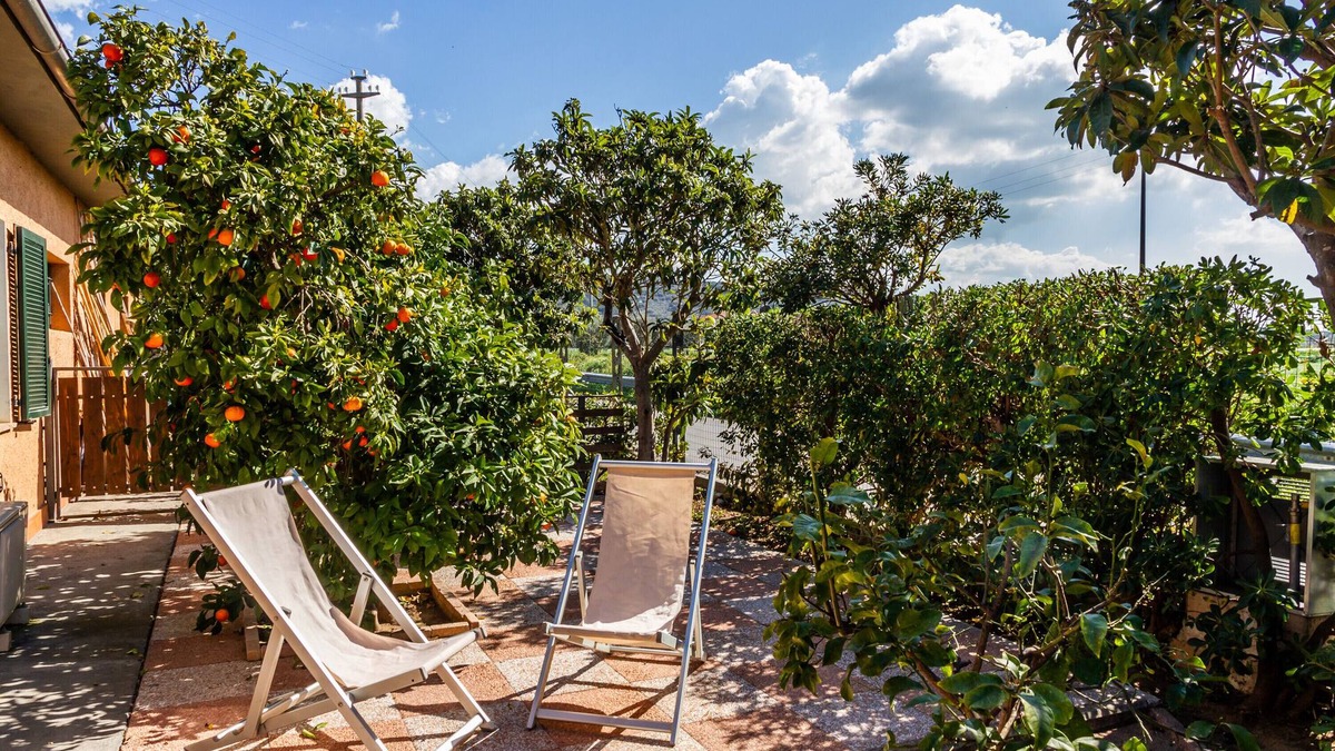 Pian di Rocca House | Holiday Home 'Gianfranco' with Shared Garden and Wi-Fi