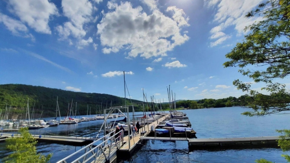 Scheid House | Holiday Home 'Yachthof' with Lake View, Shared Terrace and Wi-Fi