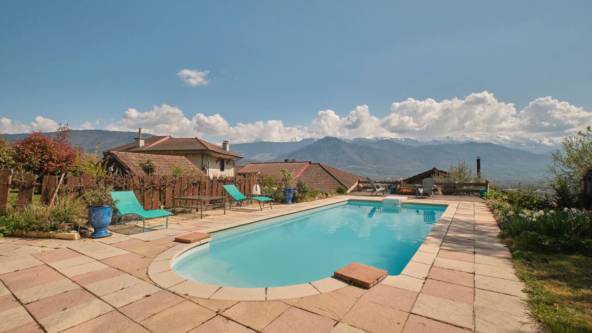 Saint-Vincent-de-Mercuze House | Holiday Home 'Saint Vincent De Mercuze' with Mountain View, Private Pool and Wi-Fi