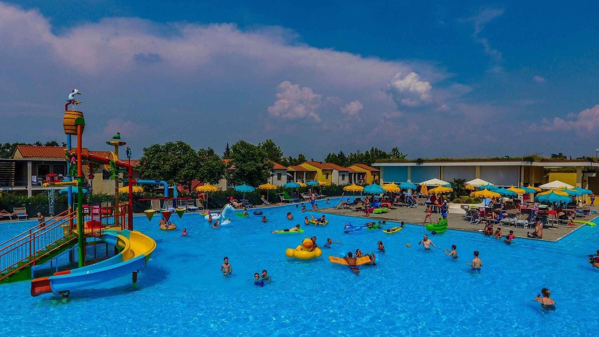 Cavalcaselle Apartment | Holiday apartment with pool and sun loungers