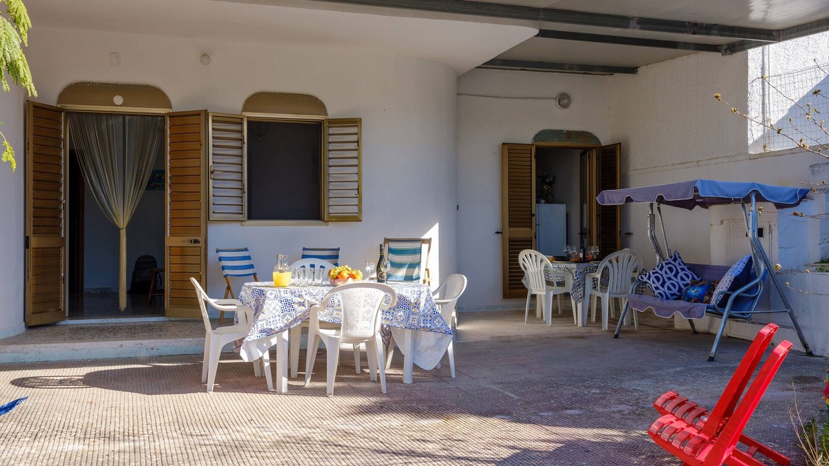 Torre Specchia Ruggeri House | Holiday Accommodation "Villa Tramontana 30 Metri Dal Mare" close to the beach