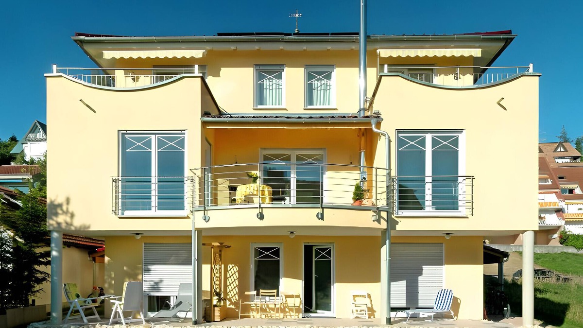 Unteruhldingen Apartment | Holiday Apartment 'Jacqueline' with Private Terrace, Shared Garden and Wi-Fi