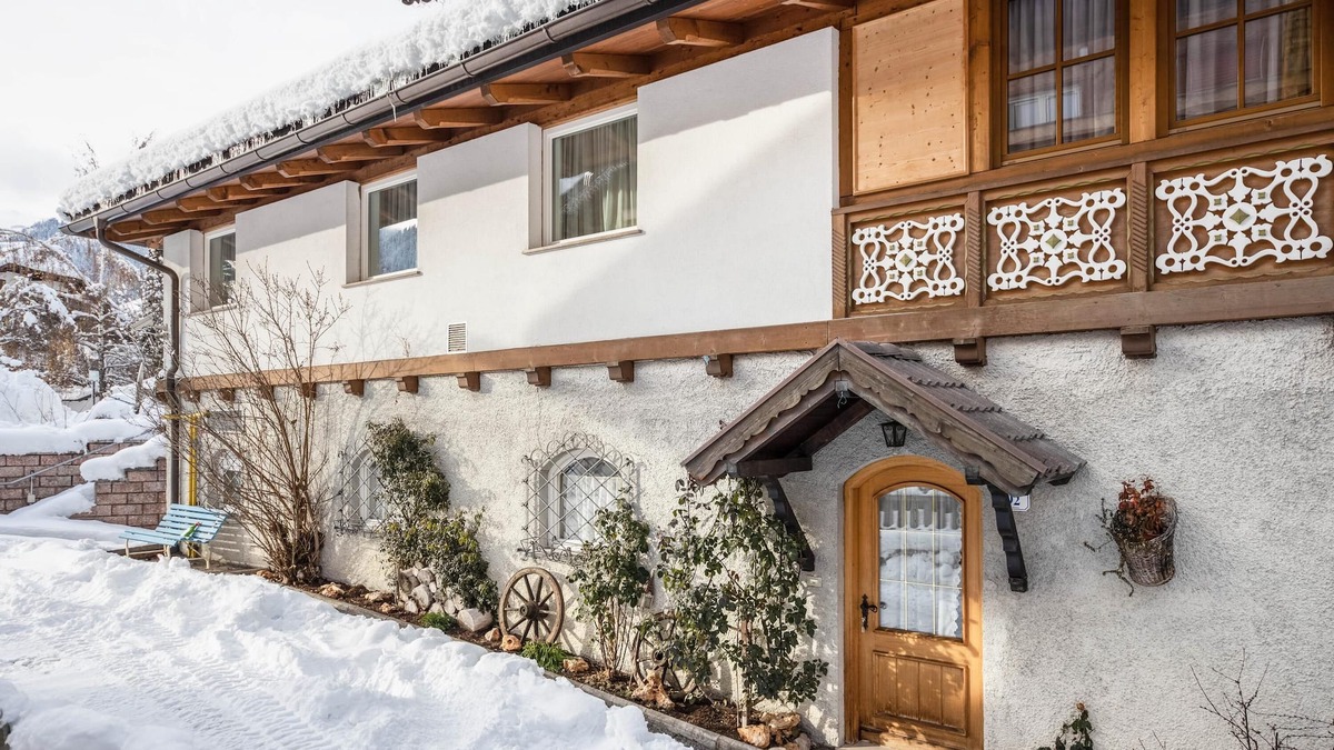 Campitello di Fassa Apartment | Holiday Apartment “Appartamento Neif de Sellaronda” with WiFi