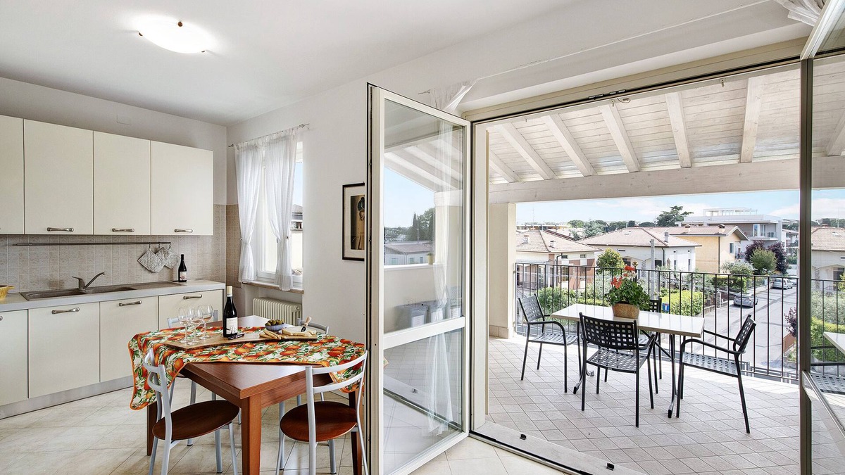 Desenzano del Garda Apartment | Holiday Apartment 'Katy Lake Menta' with Lake View, Pool & Wi-Fi