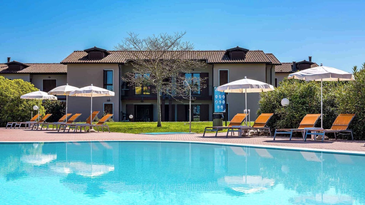 Peschiera del Garda Apartment | Holiday apartment with outdoor pool and children's entertainment in a great residence