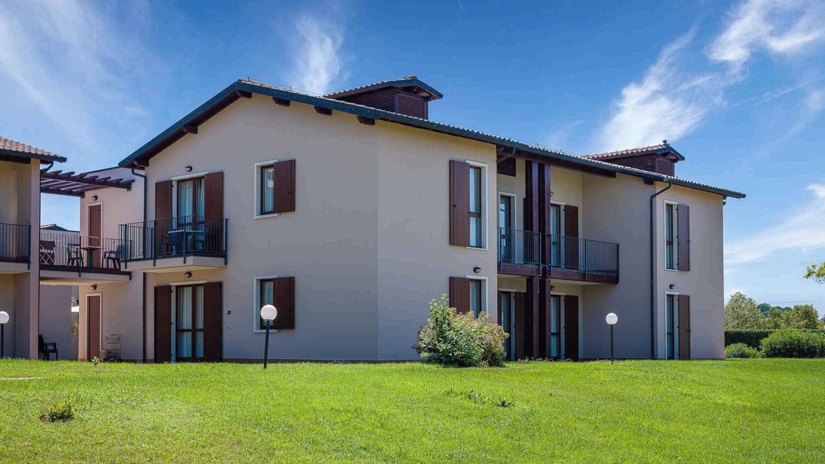 Peschiera del Garda Apartment | Holiday apartment with outdoor pool and children's entertainment in a great residence