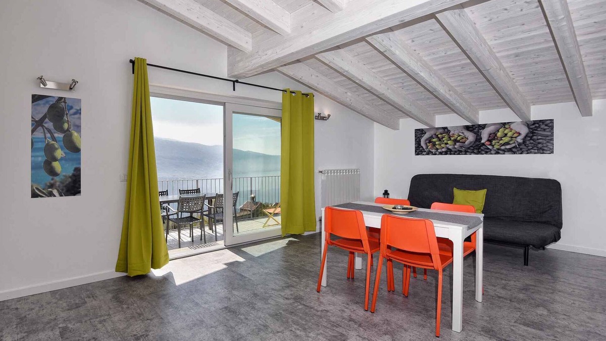 Pieve Apartment | Holiday apartment overlooking lake