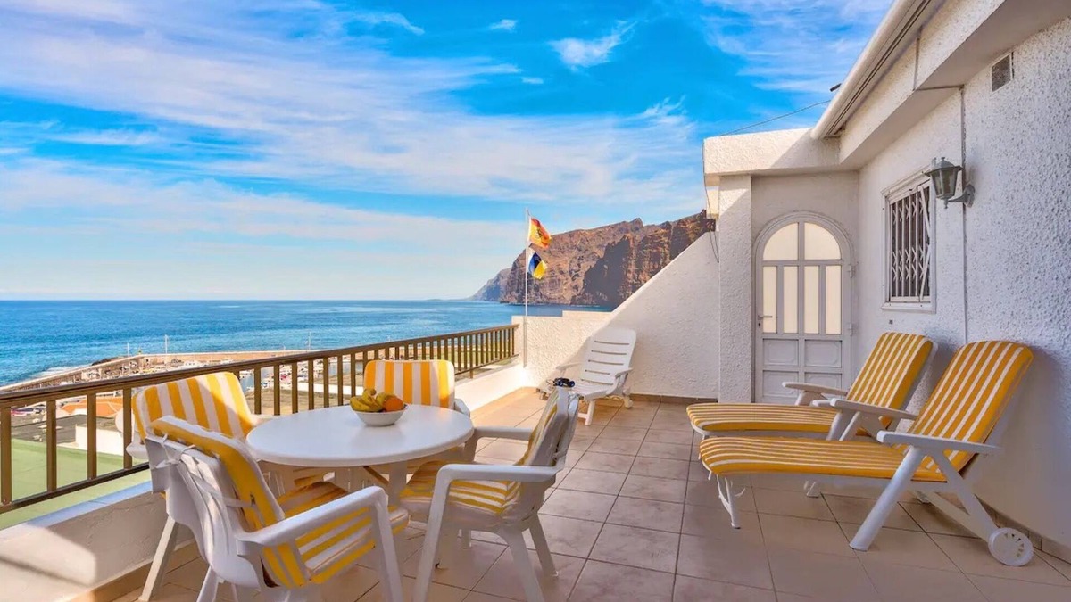 Los Gigantes Apartment | Holiday Apartment "Los Gigantes Sea View" near Beach with Shared Pool & Wi-Fi