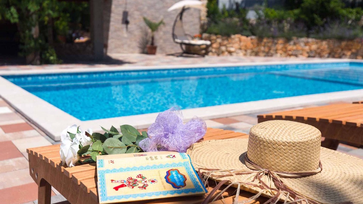 Milcetici Apartment | Holiday apartment with outdoor swimming pool