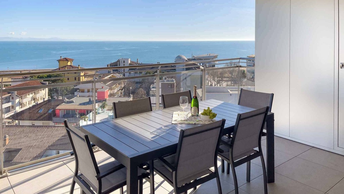 Lignano Sabbiadoro Apartment | Holiday apartment with balcony, air conditioning and internet
