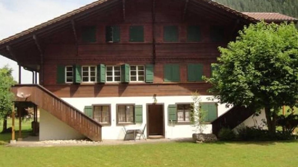 Lenk Ski Chalet | Holiday apartment Lenk im Simmental for 1 - 4 persons with 2 bedrooms - Detached holiday house