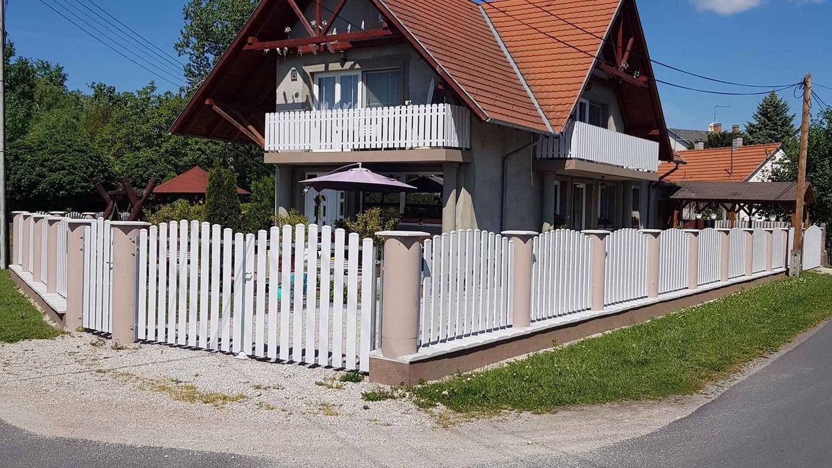 Balatonkeresztur Apartment | Holiday apartment with children's swing and sandpit