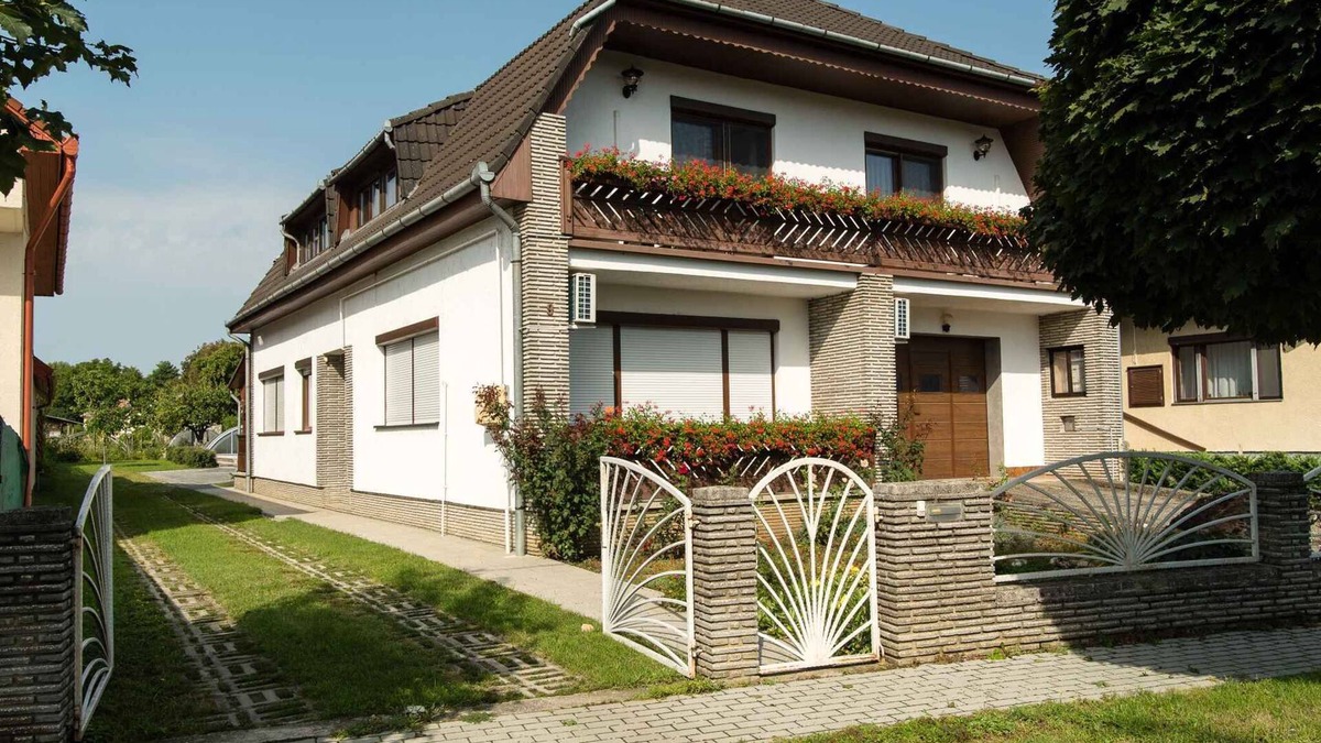 Balatonkeresztur Apartment | Holiday apartment with air conditioning, pool, WiFi