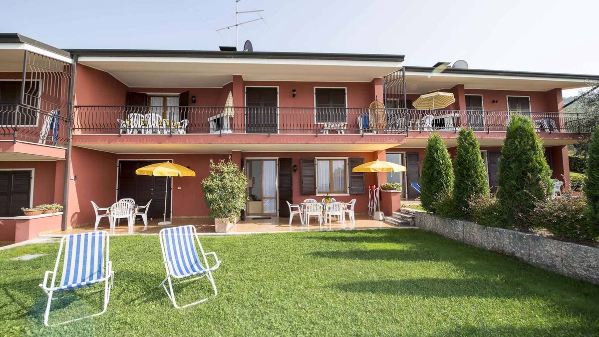 Frader Apartment | Holiday apartment with terrace and beautiful lake view