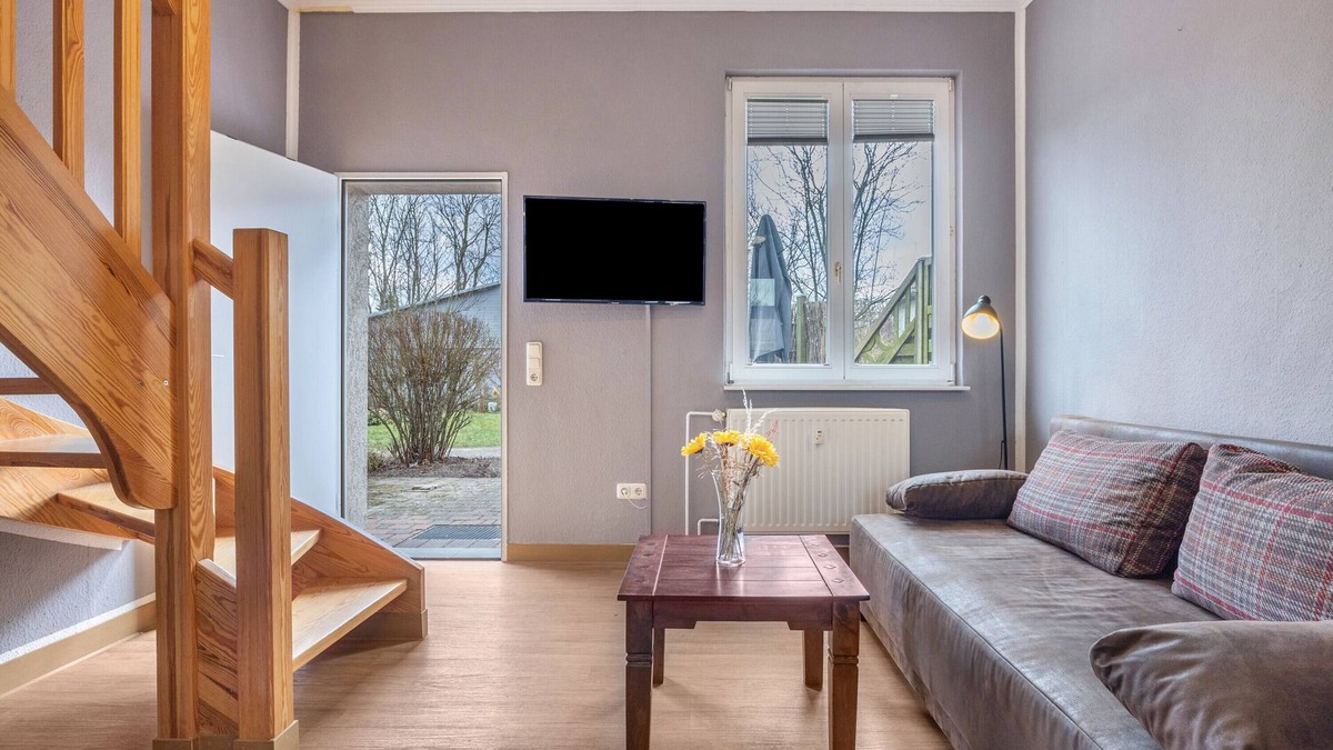 Muritz Apartment | Holiday Apartment "Meisennest" with Private Terrace, Balcony & Wi-Fi