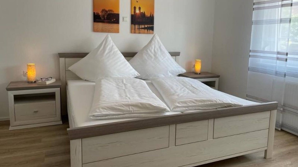 Waggershausen Apartment | Holiday Apartment 'Zeppelin N T' with Private Terrace, Shared Garden and Wi-Fi