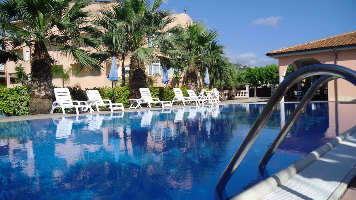 Ascea Apartment | Holiday apartment with air conditioning and pool