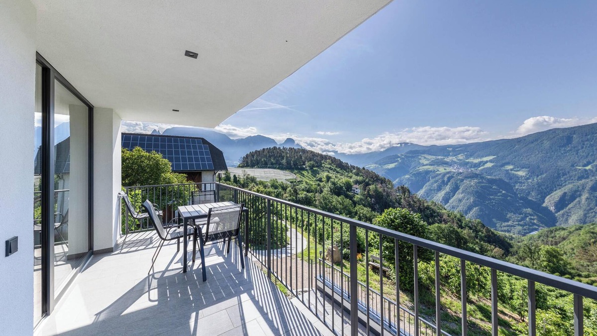 Renon Apartment | Holiday Apartment "Thalerhof Naturae Montes Ritten" with Mountain View, Terrace & Wi-Fi