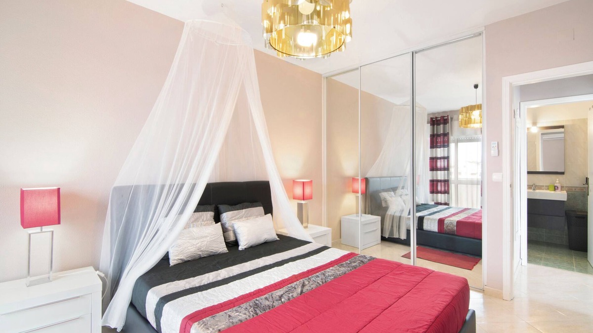 Armacao de Pera Apartment | Holiday Apartment 'Blue House' with Shared Pool, Balcony & Wi-Fi
