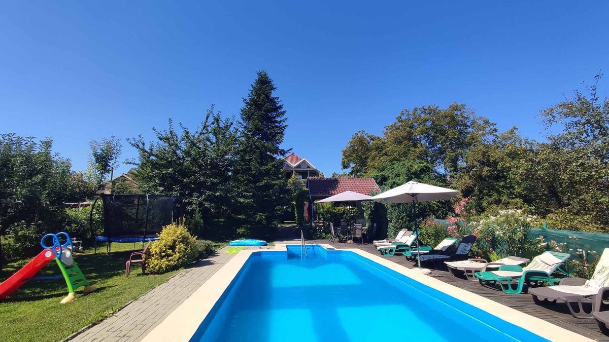 Balatonfoldvar Apartment | Holiday apartment with outdoor pool and air conditioning