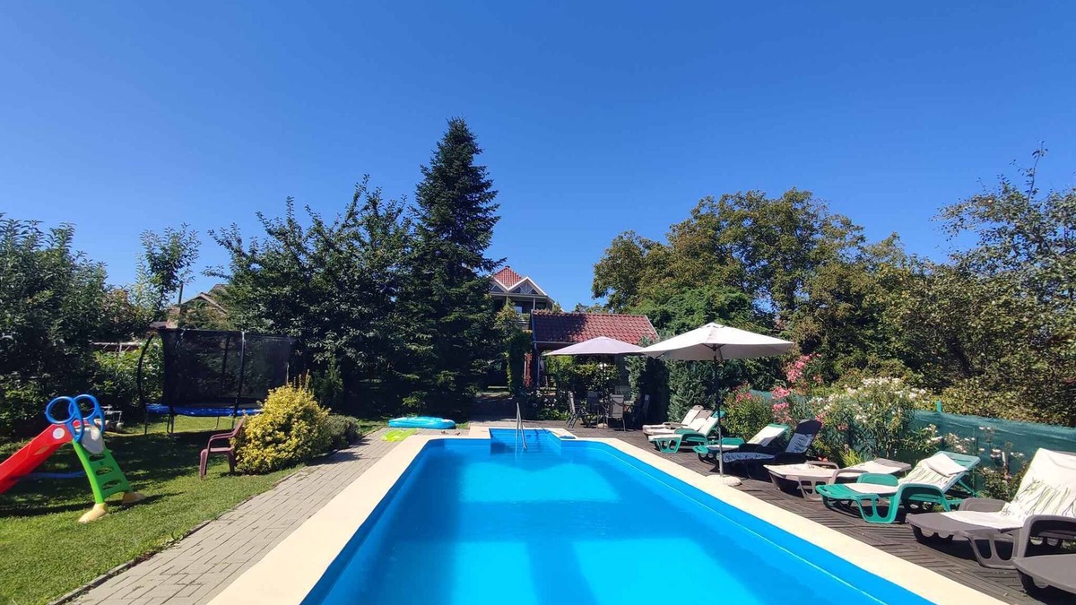 Balatonfoldvar Apartment | Holiday apartment with outdoor pool and air conditioning