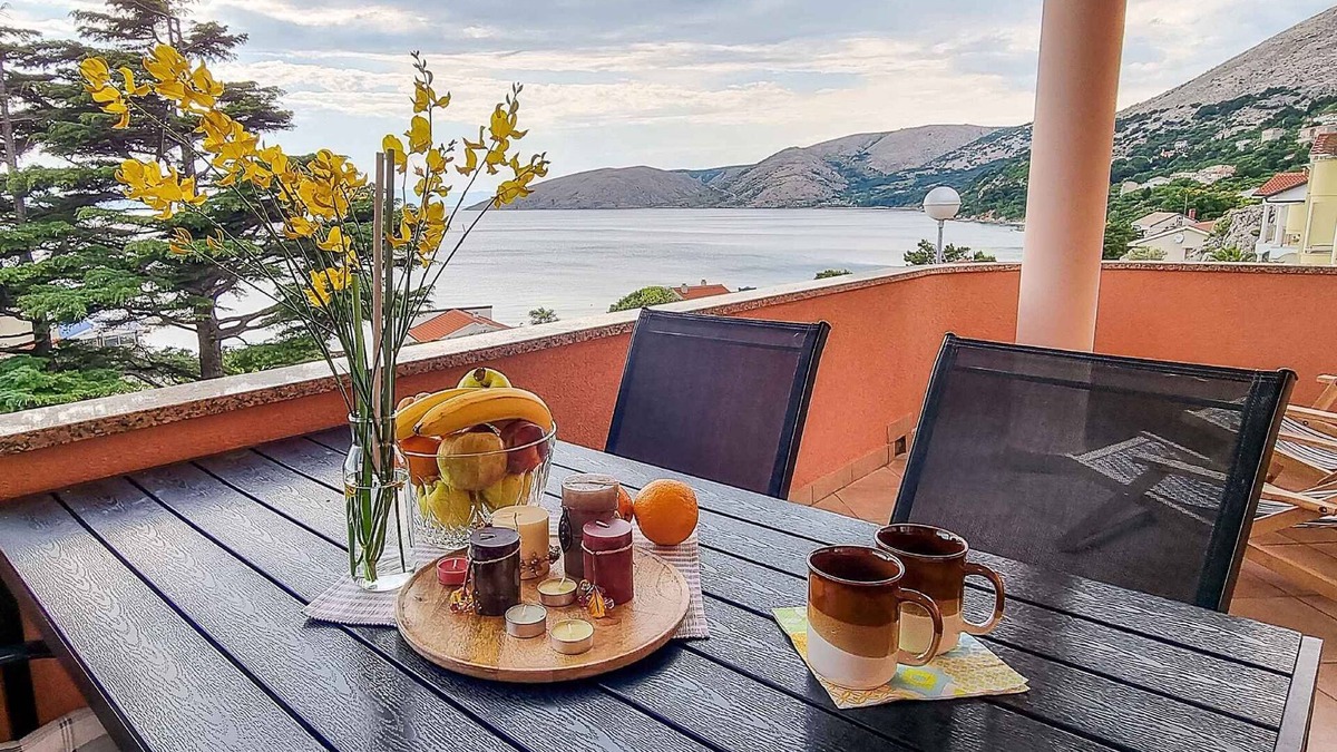 Stara Baska Apartment | Holiday apartment 100 m from the Adriatic Sea