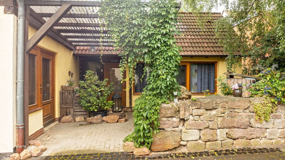 Vollmarshausen Apartment | Holiday Apartment '1 Room' with Private Terrace and Wi-Fi