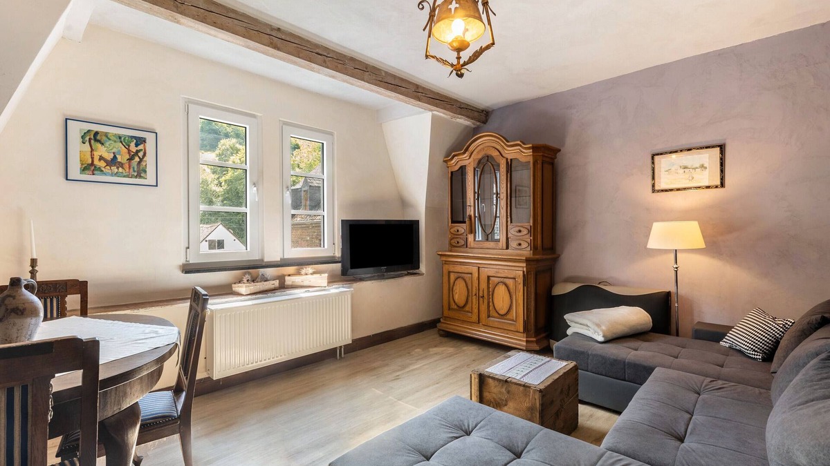 Neef Apartment | Holiday Apartment 2 in Winzerhaus Schenk with Mountain View and Wi-Fi