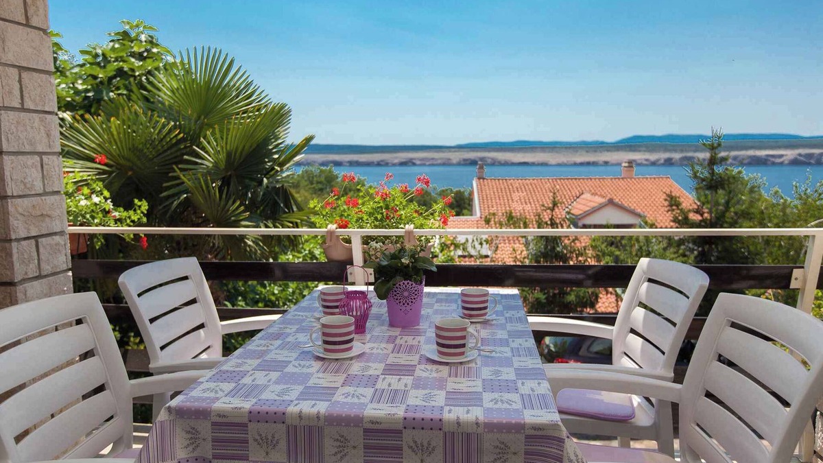 Jadranovo Apartment | Holiday apartment 250 m from the beach