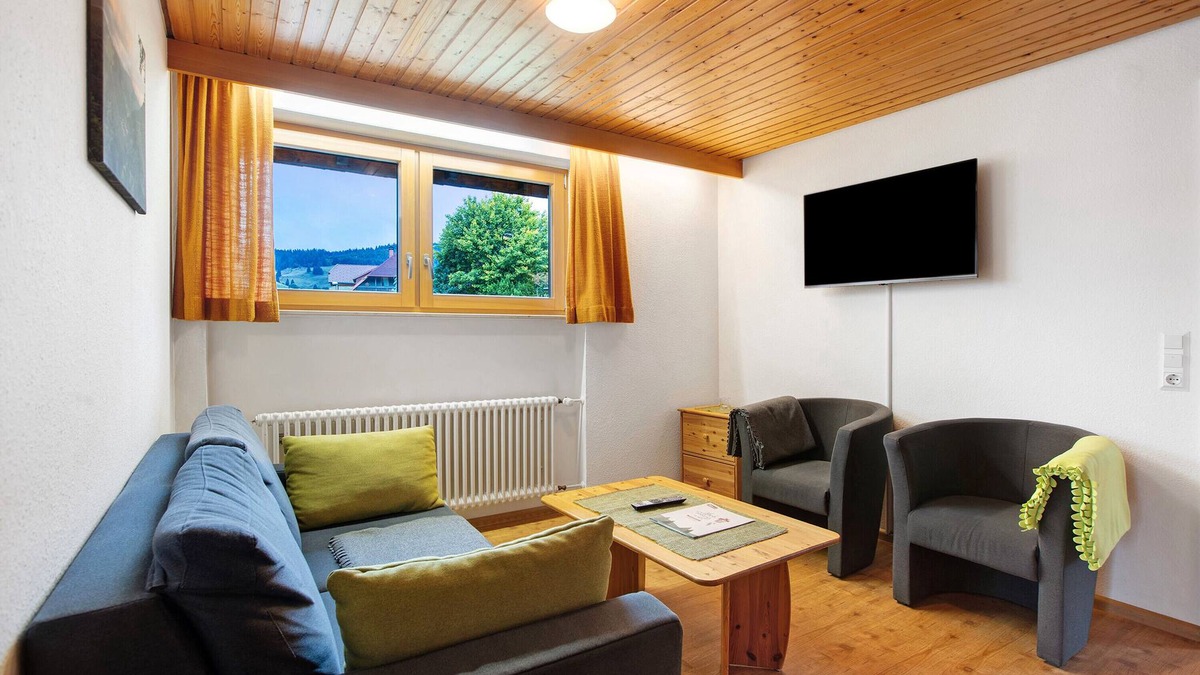 Todtnauberg Apartment | Holiday Apartment '4, 65 sqm' with Mountain View, Shared Terrace and Wi-Fi