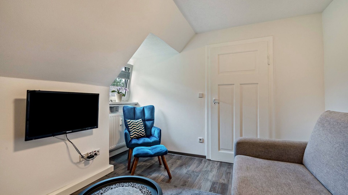 Krauschwitz Apartment | Holiday Apartment "Am Wald Dachgeschoss" with Shared Terraces, Shared Garden & Wi-Fi