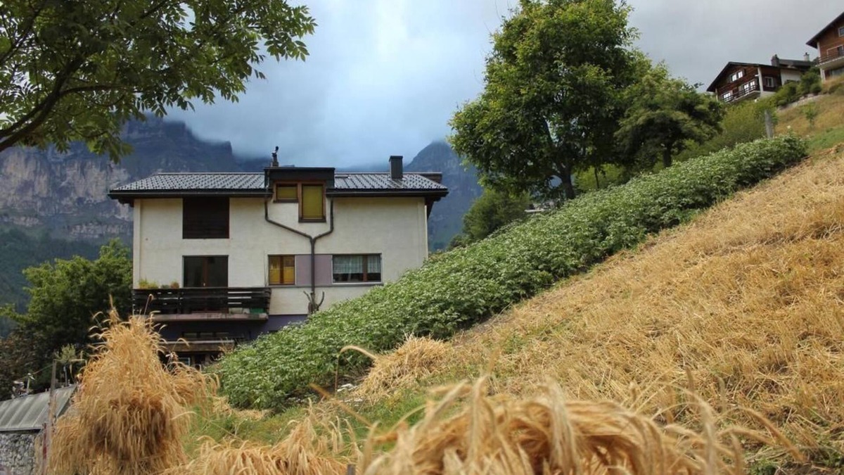 Albinen Apartment | Holiday apartment Albinen for 1 - 4 persons with 3 bedrooms - Holiday apartment in one or multi-fami