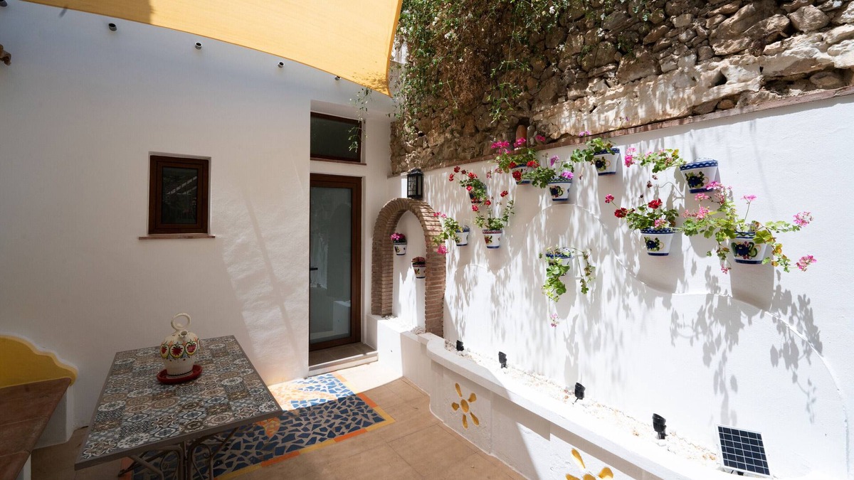 Competa Apartment | Holiday Apartment "Andalucía" with Patio, A/C & Wi-Fi