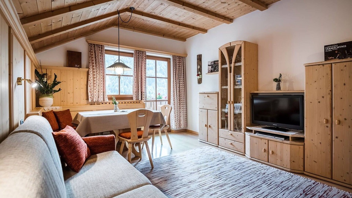 Bulla Apartment | Holiday Apartment “Arbea - Siëla” with Mountain View, Wi-Fi & Balcony